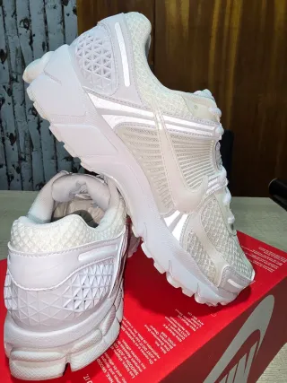Zapatillas Nike Vomero 5 SE Plata/Blanco