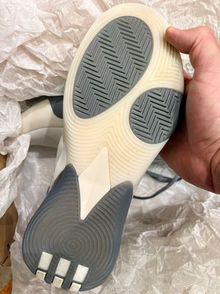 Zapatillas 47,3 Adidas Harden Grises y Blancas