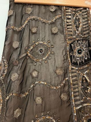 Falda pareo seda, encaje y pedrería