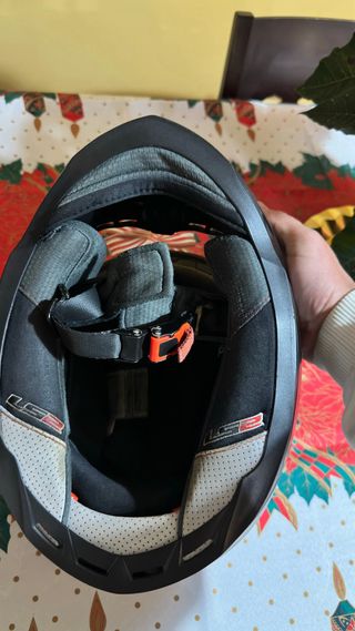 Casco de moto LS2 negro