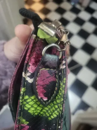 Bolso estampado serpiente cadena