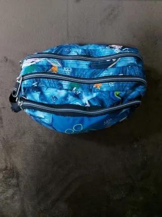 Estuche escolar Totto azul con diseño de perros.