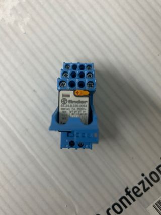 Relè Finder 55.34.8.230.0054 con zoccolo