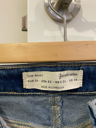Pantalón vaquero Stradivarius azul Talla XS