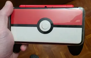 Nintendo New 2DS XL Edición Pokeball