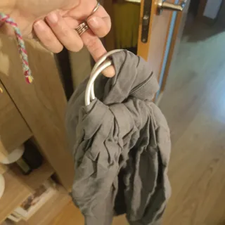 Portabebés tipo mochila gris