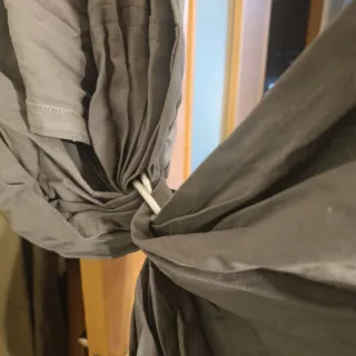 Portabebés tipo mochila gris