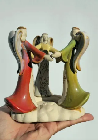 Portavelas de cerámica con ángeles