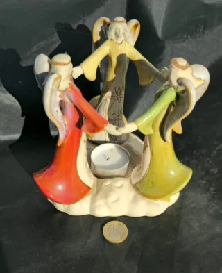 Portavelas de cerámica con ángeles