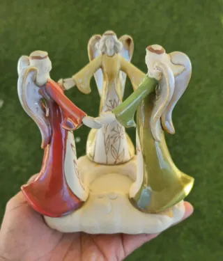 Portavelas de cerámica con ángeles