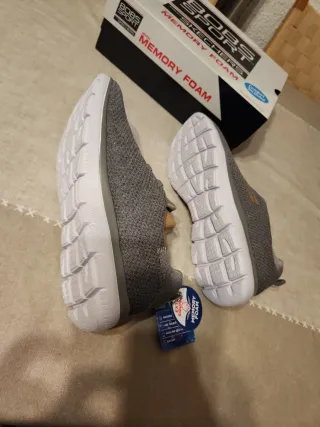 Zapatillas Skechers Talla 40 unisex nuevas sin uso
