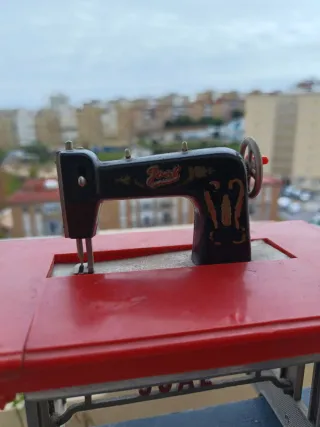 Mini máquina de coser Joal