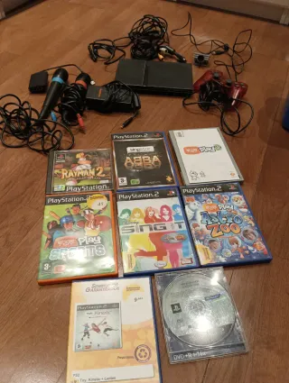 PlayStation 2 con mando, SingStar y Eyetoy