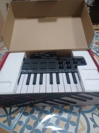 AKAI MPK mini Teclado Controlador