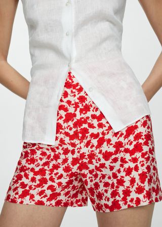 Shorts rojos flores Mango Talla 38