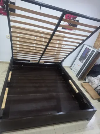 Cama con base de láminas