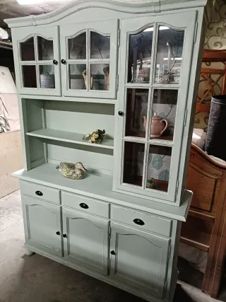 Alacena de madera y cristal