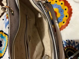 Bolso Guess Beige y Dorado