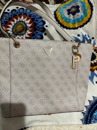 Bolso Guess Beige y Dorado