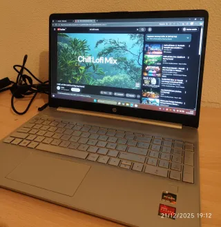 Portatil HP - Ryzen 7 4700U - 16 GB - 512 GB - W11