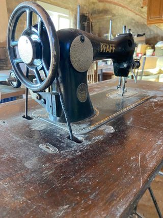 Máquina de coser PFAFF antigua