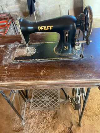 Máquina de coser PFAFF antigua