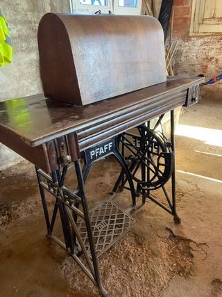 Máquina de coser PFAFF antigua