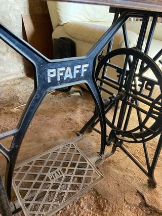 Máquina de coser PFAFF antigua