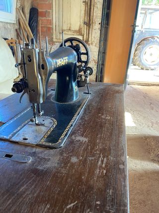Máquina de coser PFAFF antigua
