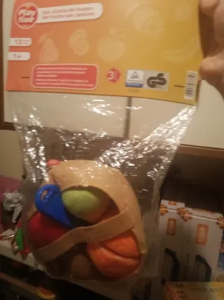 Cesta de frutas de juguete