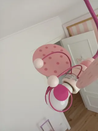 Lámpara infantil mariposa y flor rosa