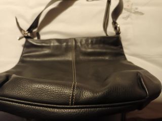 Bolso de cuero y pelo negro