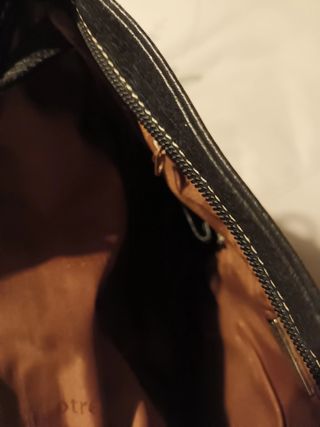 Bolso de cuero y pelo negro