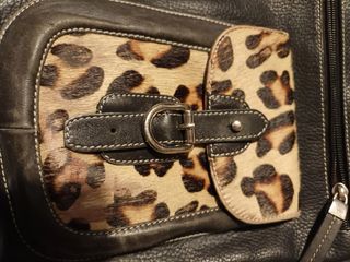 Bolso de cuero y pelo negro