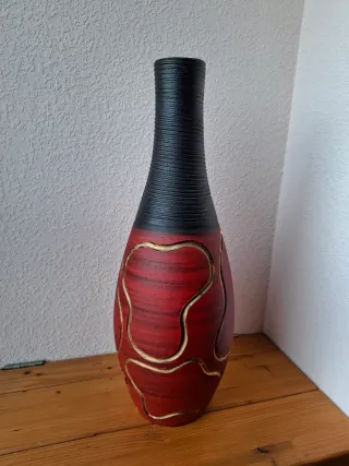 Jarrónes de cerámica rojo y negro