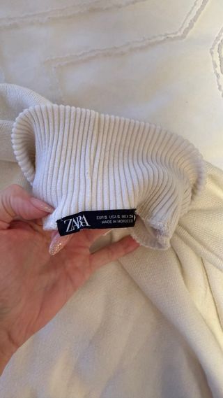 Jersey crop cuello alto blanco Zara