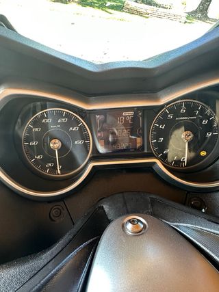 YAMAHA XMAX 300