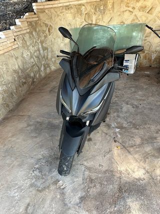 YAMAHA XMAX 300