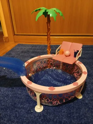 Piscina Barbie con tobogán y accesorios