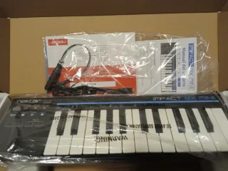 Controlador midi Nektar GX Mini. En caja