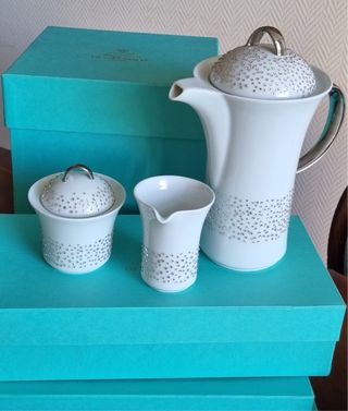 Juego de té porcelana y Swarovski. Coleccionismo