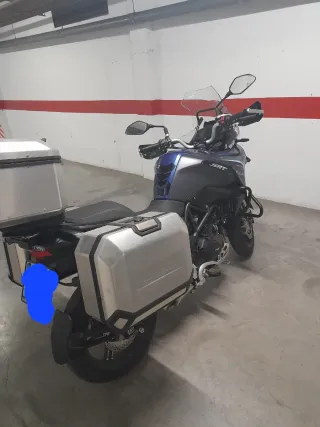 QJ MOTOR SRT 550 AZUL con maletas