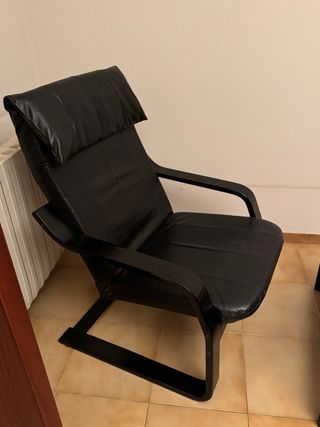 Sillón y mesa auxiliar modernos negros