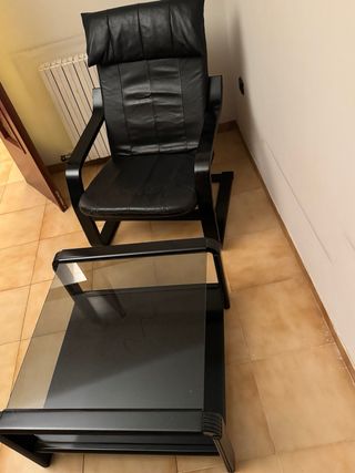 Sillón y mesa auxiliar modernos negros