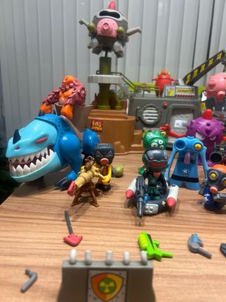 Mutant Busters Set de Figuras y Base