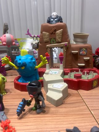 Mutant Busters Set de Figuras y Base