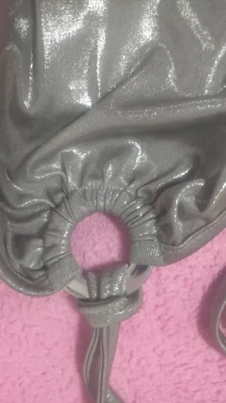 Top plateado brillante con anilla