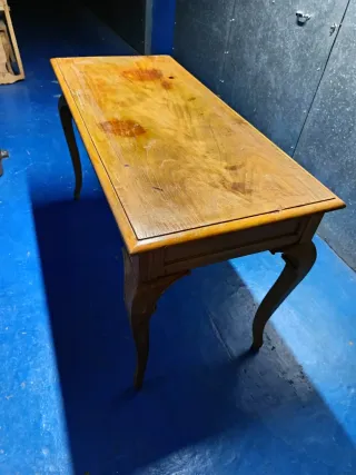 Mesa de escritorio clasica