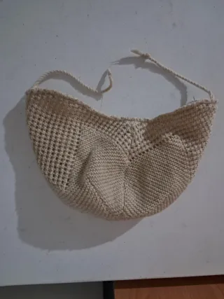 Cappellino neonata con fiorellino