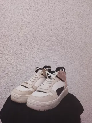 Zapatillas blancas Zapatilla tipo botín